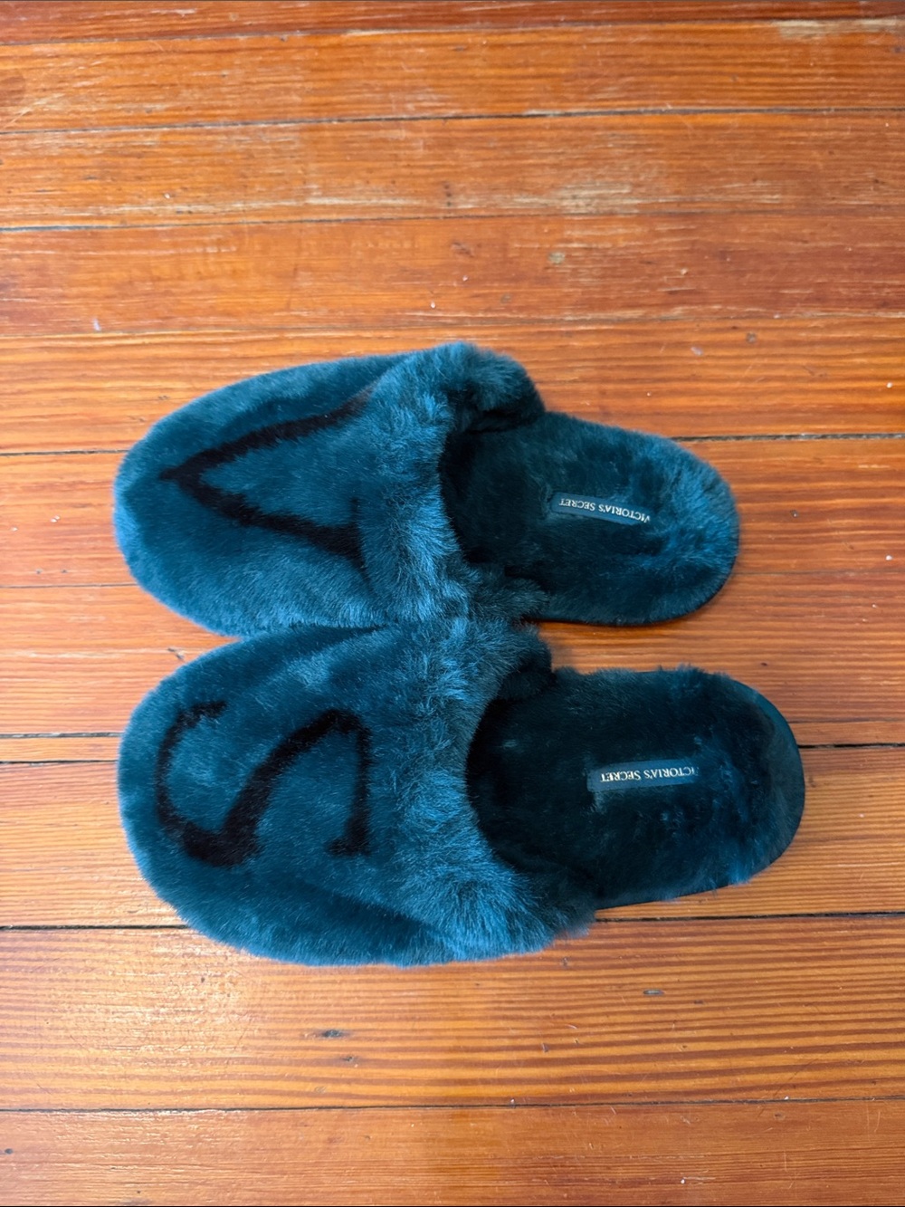 NWT Victoria's Secret Teal Fuzzy Slide Slippers with Black Soles Size Small